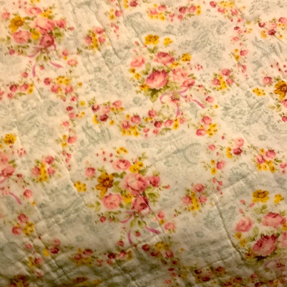 COPY - 86x86 scallop edge quilt